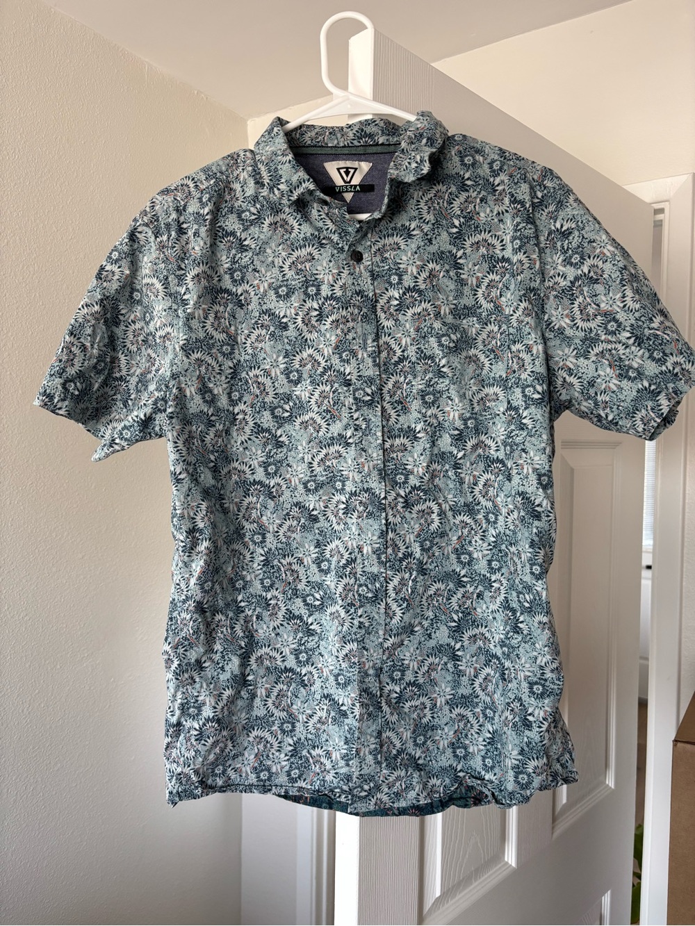 VISSLA Men's Short-Sleeve Floral Button-Down Shirt